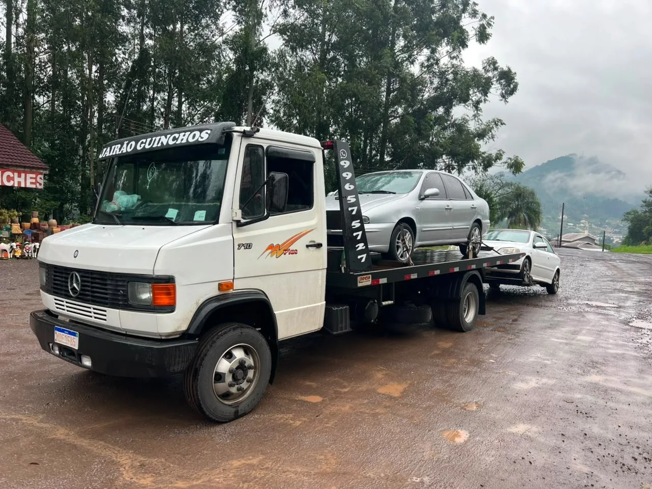 Guincho Jairão transportando veículos